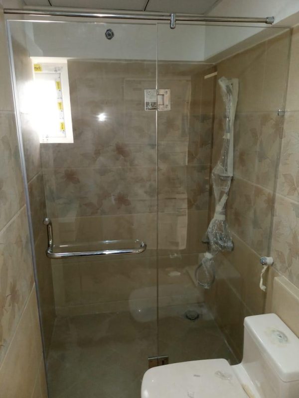 Custom shower glass partition